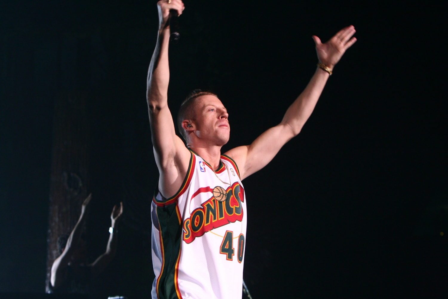 Macklemore ft Skylar Grey - Glorious (New Music)