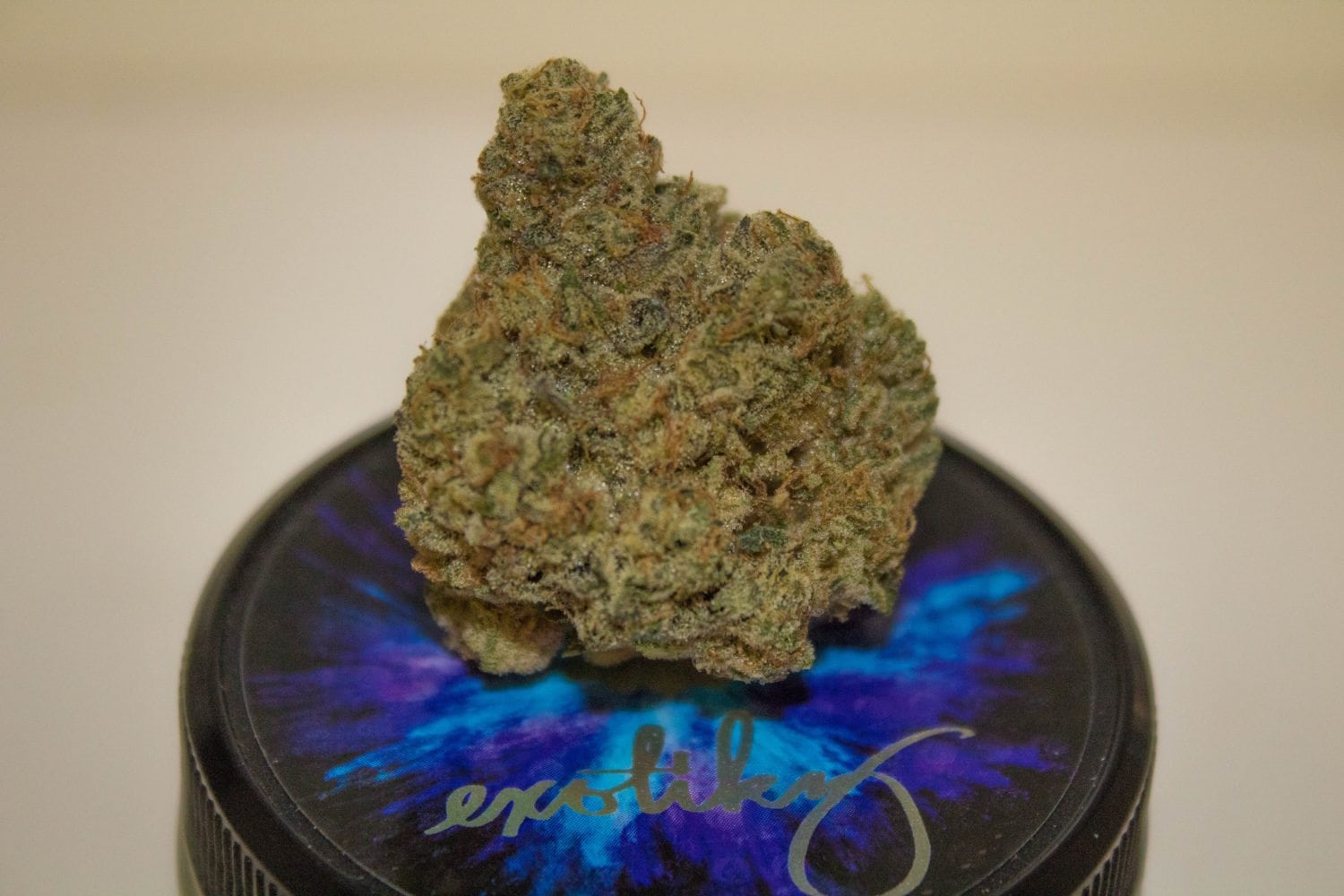 A Real Review Of Exotikz Wedding Cake: The Dankest Cake On The Shelf