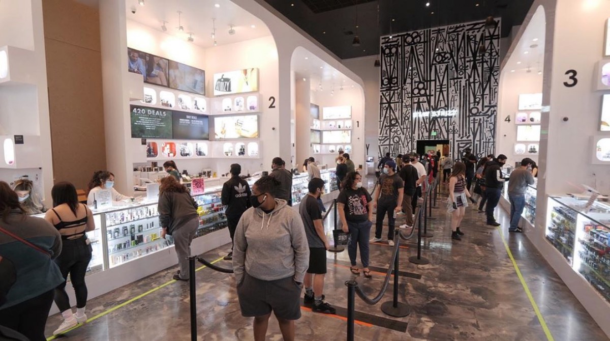 The STIIIZY Downtown LA Flagship Dispensary Brings California Cannabis