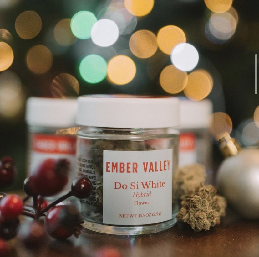 Ember Valley Do Si White jar and mugs by mistletoe