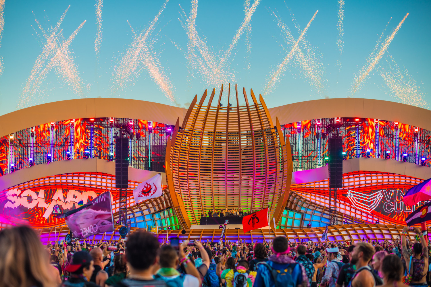 EDC Las Vegas Recap: Celebrity Appearances, Show-Stopping Performances,  Mesmerizing Visuals, and More