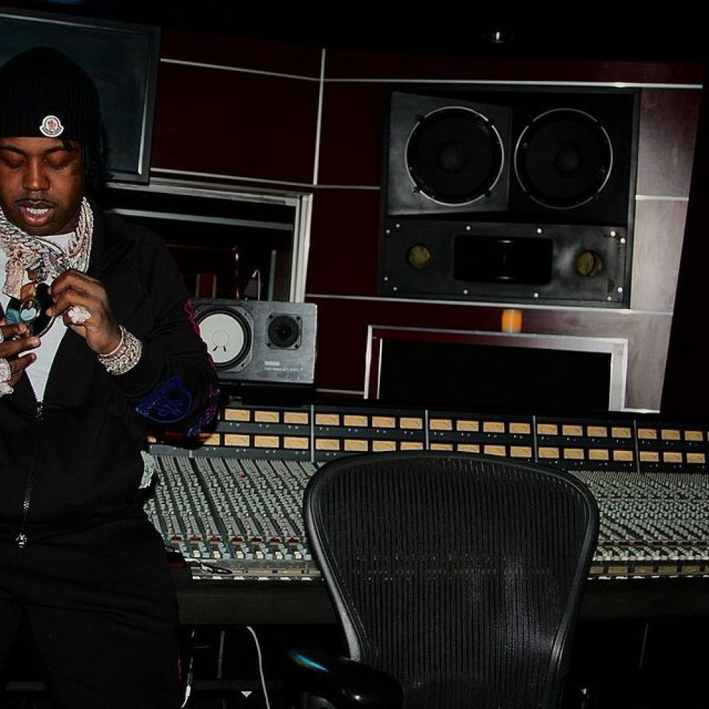 EST Gee is on a Rampage, Dropping His 2nd Album of 2021 with ‘Bigger