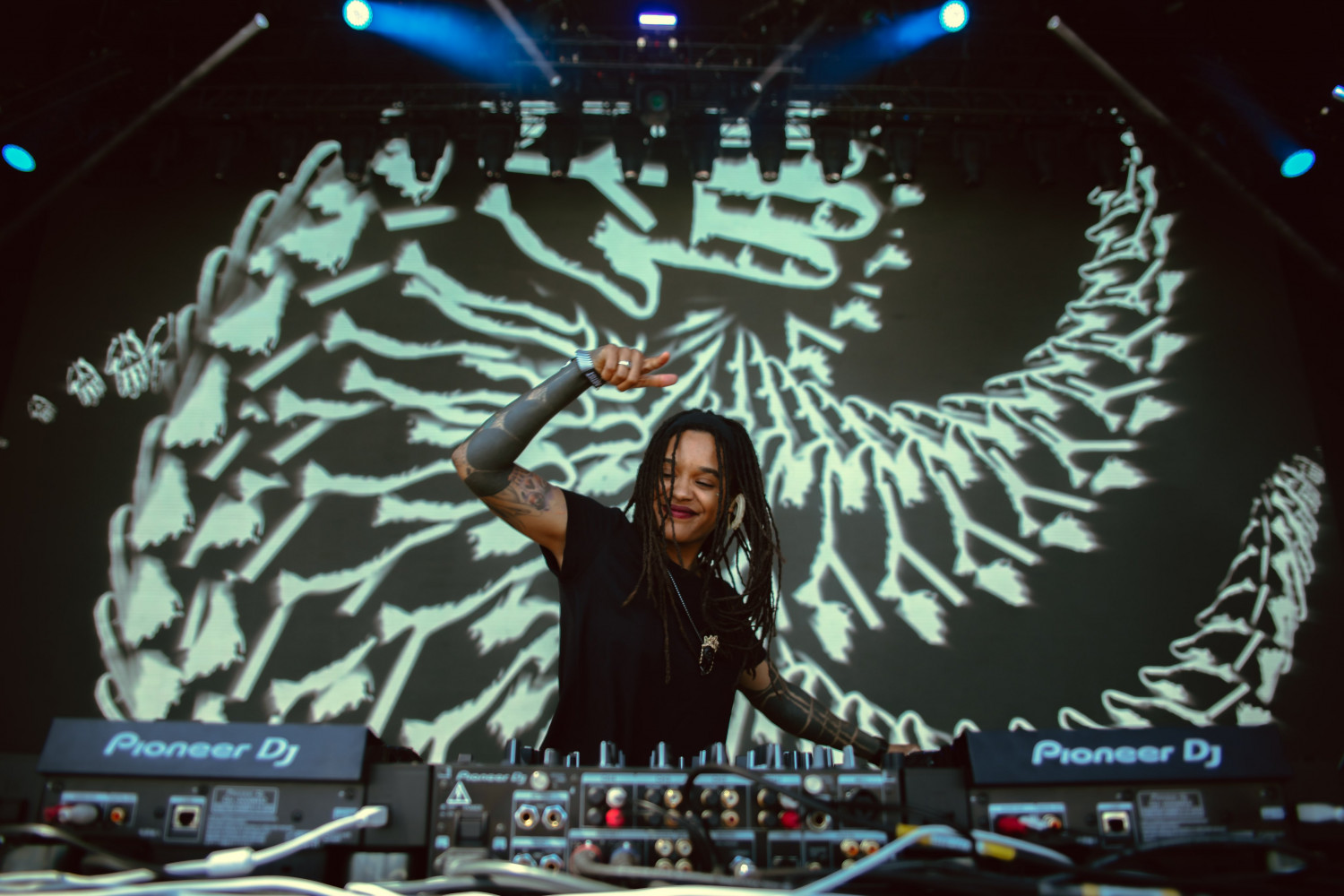 10 Female DJs Elevating EDM Through Innovative Sounds 10 Female DJs Elevating EDM Through Innovative Sounds