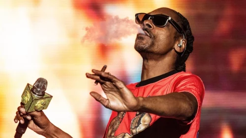 Snoop Dogg Gives His Blunt Roller A Raise Due To Inflation