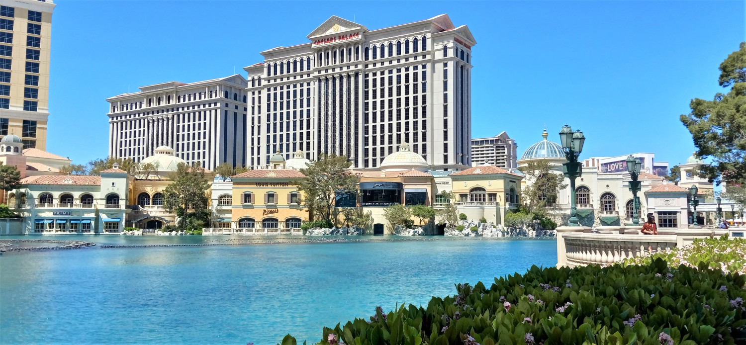 15 of The Best Resorts and Hotels in Las Vegas